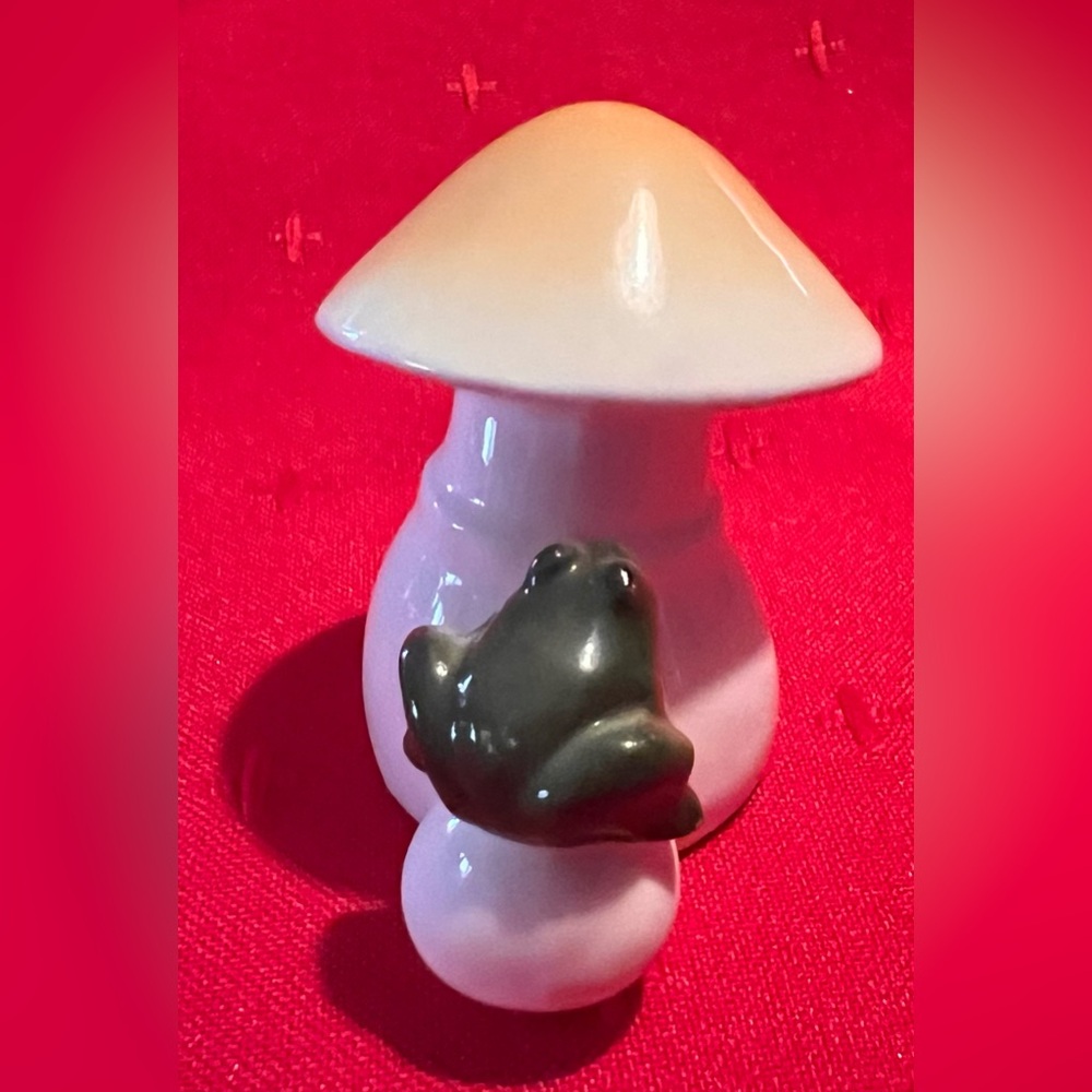 Vintage Miniature Ceramic Mushroom Salt & Pepper